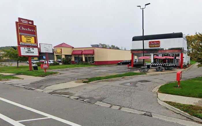 Hot n Now Hamburgers - Pontiac - 780 N Perry St (newer photo)
